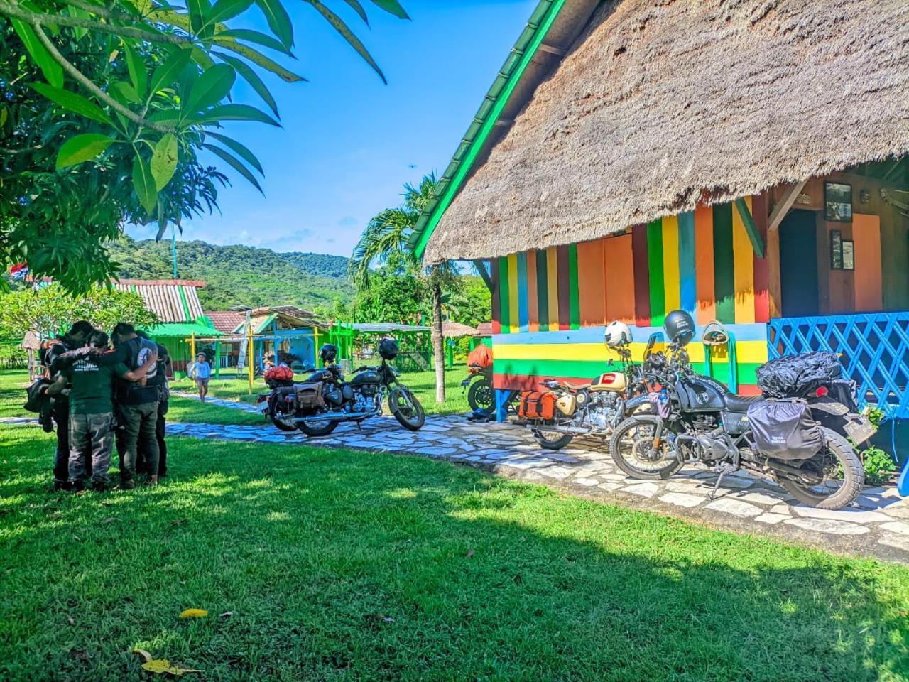 Bed and Breakfast 4 Pohon - Les 4 Arbres Pandang Esterno foto
